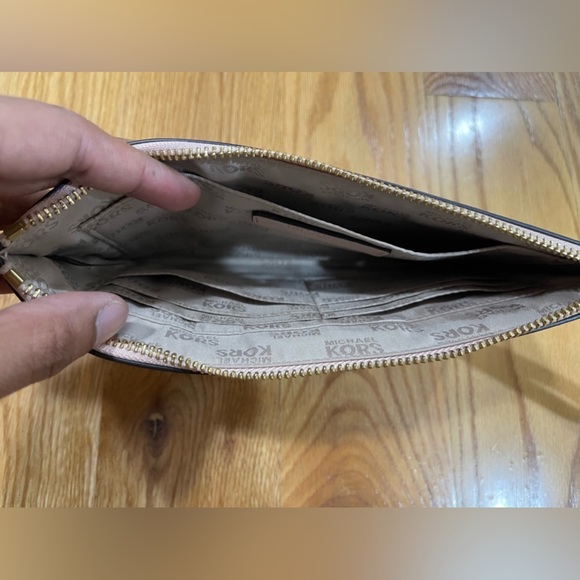 Michael Kors Jet Set Large Wristlet Dusty Pink - Picture 4 of 11